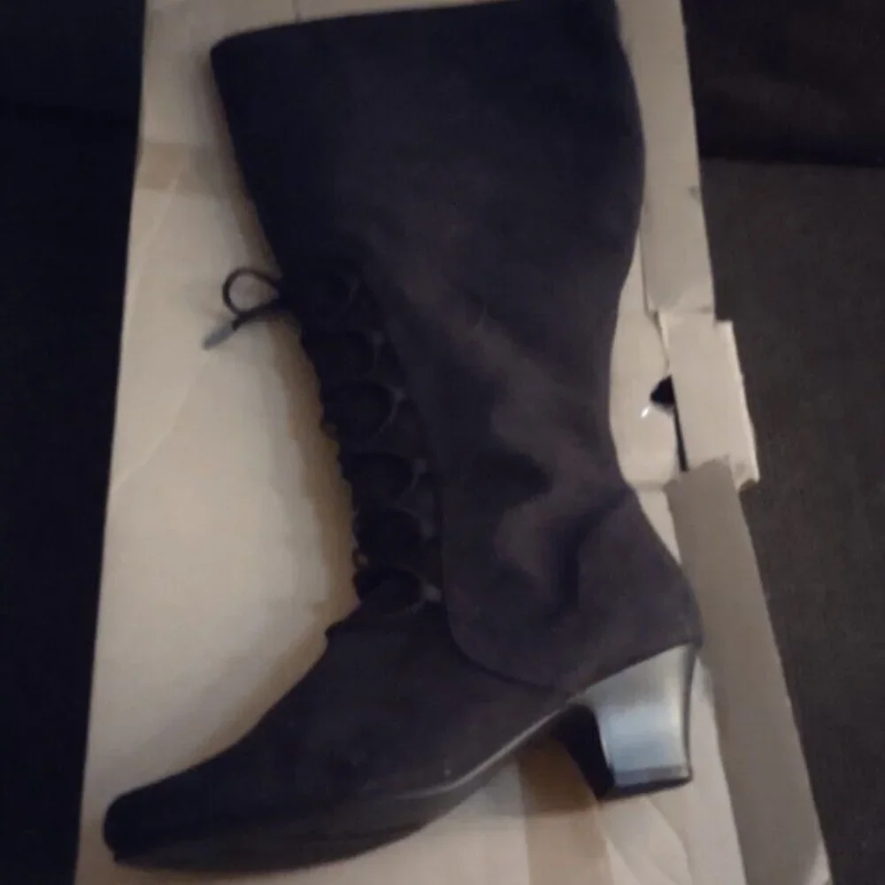 Woman's Comfort View Boots NWOT - Picture 1 of 5
